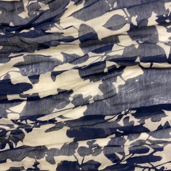 Navy & White Scarf 🧣 - Picture 5 of 8